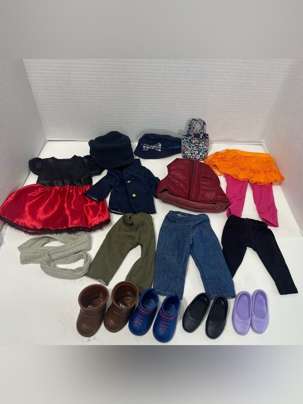 NEWBERRY 18” doll clothes lot Stella and Finn